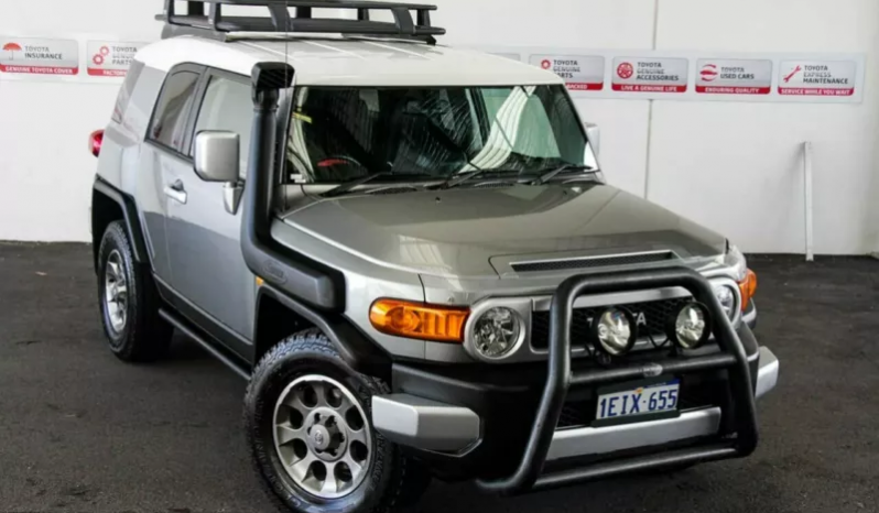 Toyota FJ Cruiser 2010 full