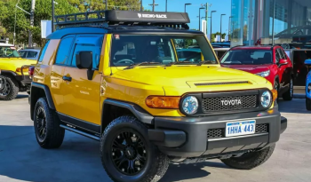 Toyota FJ Cruiser 2015 full