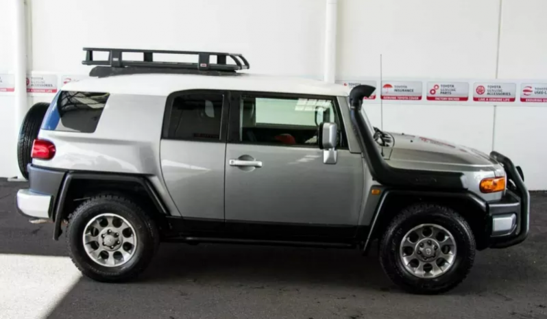 Toyota FJ Cruiser 2010 full