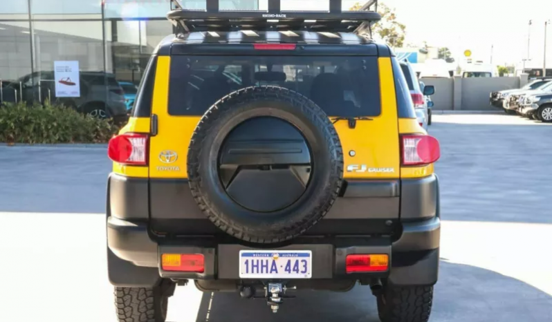 Toyota FJ Cruiser 2015 full